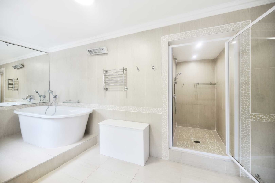 5 Bedroom Property for Sale in Fernkloof Estate Western Cape